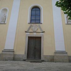 Kříž u kostela Panny Marie Karmelské v Kostelním Vydří