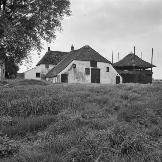 Noordereind 10, Kerk-Avezaath