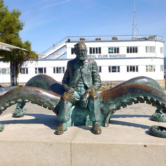 Monument to Jules Verne