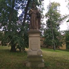 Socha svatého Bonaventury u kláštera bosých karmelitánů ve Slaném