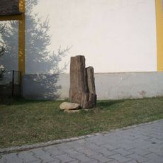 Zkamenělý kmen stromu v Žilově