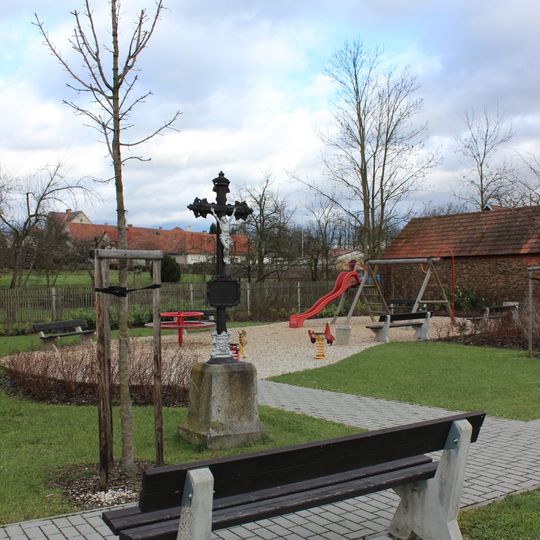 Kříž u kaple v Košicích