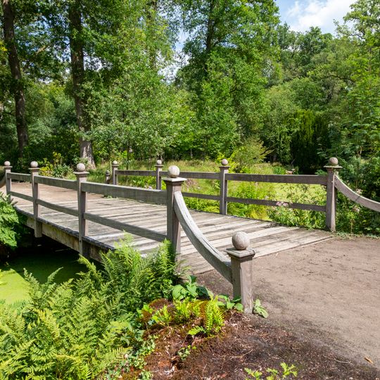 De Wiersse: eenvoudige, onbewerkte houten brug