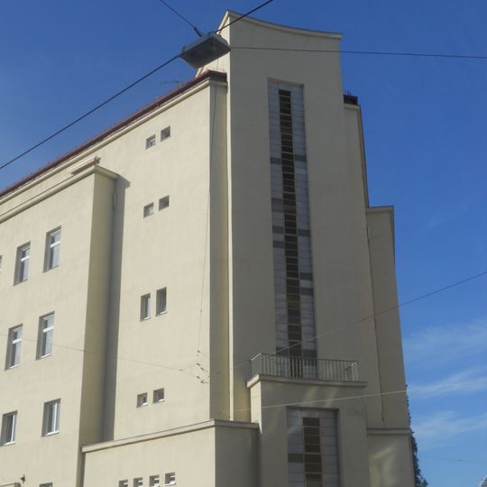 Miethaus, Ehem. Herz-Jesu-Schule, Eos-Kino