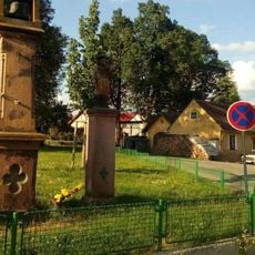 Socha v Mrači vpravo od zvoničky