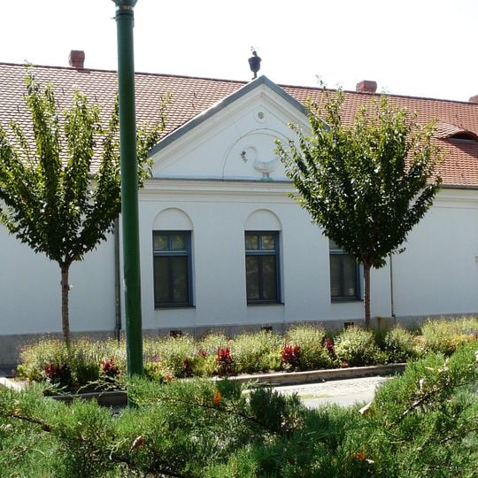 Hattyúház Building