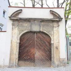 Portal Kirchstraße 7