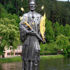 Socha svatého Jana Nepomuckého na mostě v Rožmberku nad Vltavou