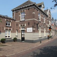 Winkel; woonhuis