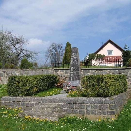 Pomník padlým v obou světových válkách