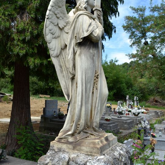 Cintorín sv. Rozálie, náhrobok so sochou