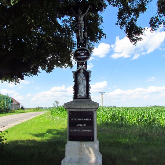 Kříž na křížovatce v Bačicích