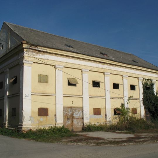 Kaštieľ rod. Szörényi a Szlávy, sýpka