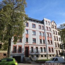 Mietshaus in geschlossener Bebauung mit Vorgarten Zeißstraße 12
