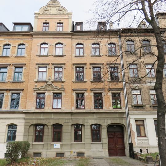 Mietshaus in geschlossener Bebauung mit Vorgarten Margaretenstraße 32