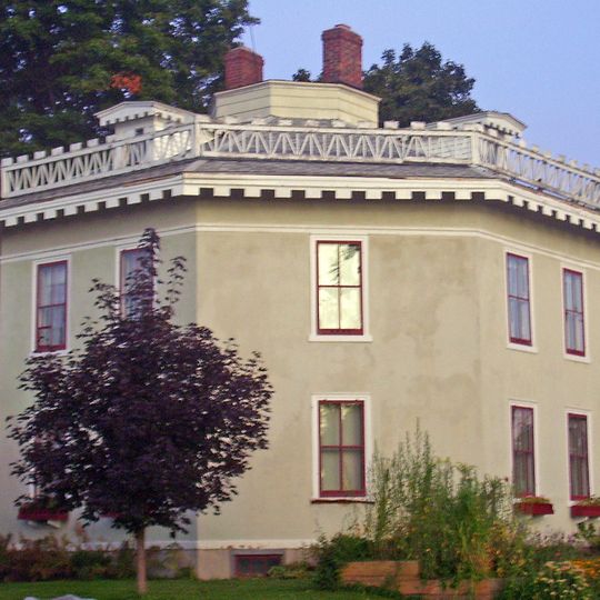 Estabrook Octagon House