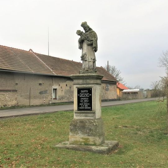 Socha svatého Jana Nepomuckého na rozcestí v Rejšicích