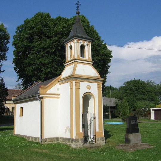Kaple na návsi v Borči