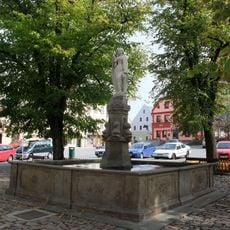 Kašna se sochou přadleny