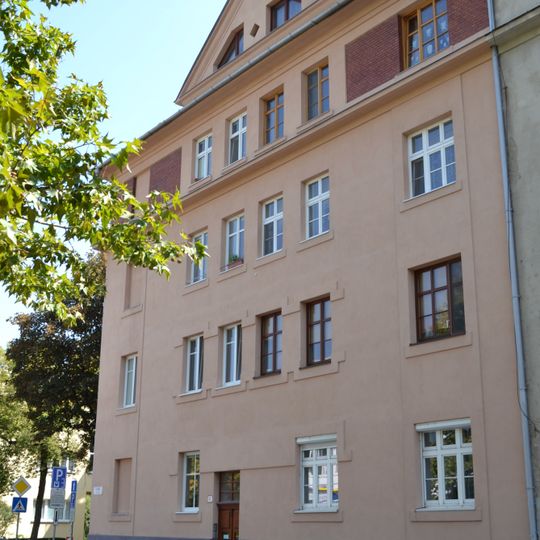 Malá Praha, železničiarske domy, dom bytový-sekcia IX.