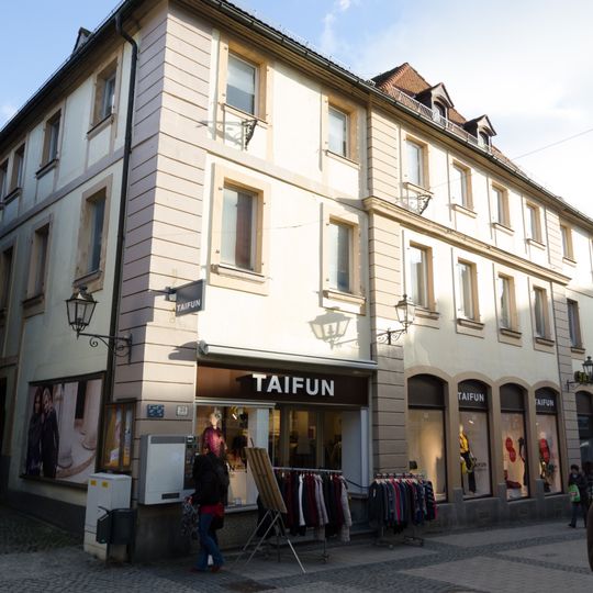 Wohn- und Geschäftshaus