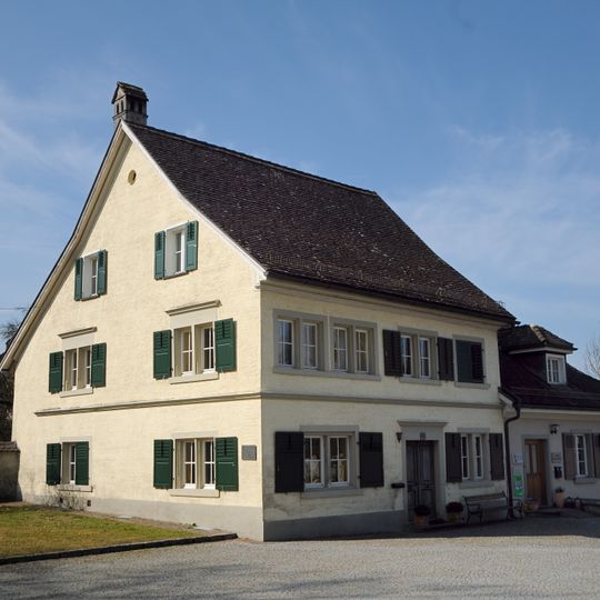 Kirchplatz 1