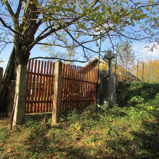 Kříž v Lešově u Pilařského rybníku