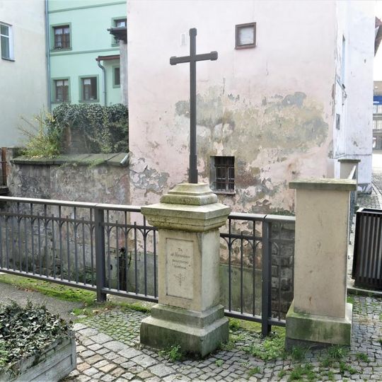 Kříž na rohu ulic Komenského a Nerudova v České Kamenici