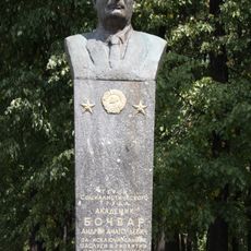 Andrey Bochvar haykali