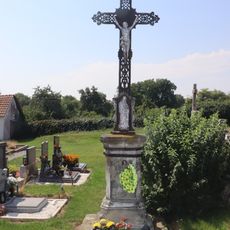 Hřbitovní kříž na hřbitově v Myslibořicích