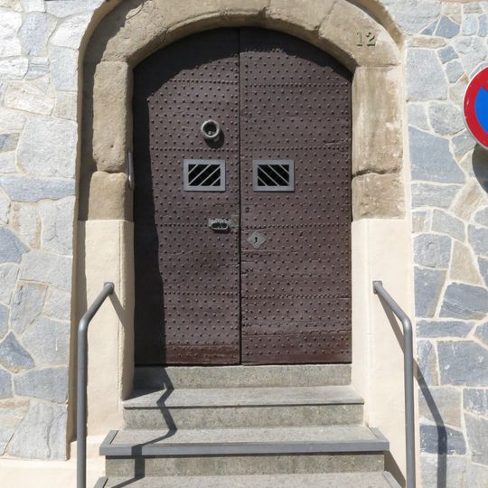 Porta d'una casa al raval de Sant Pere