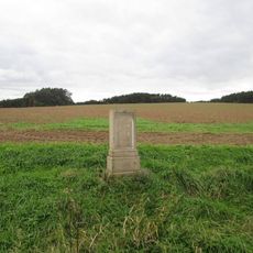 Kříž jižně od Kšic u cesty na Stříbro