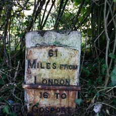 Milestone, Manor Farm Cottages
