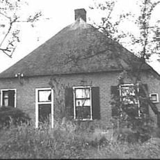 Oud Veeningen 10, Veeningen