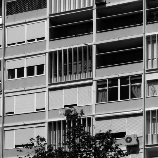 Conjunto habitacional na Avenida Infante Santo