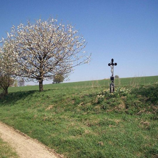 Kříž u cesty pod Křečí