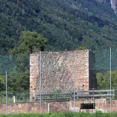 Turmruine in der Nähe des Stroblhofs