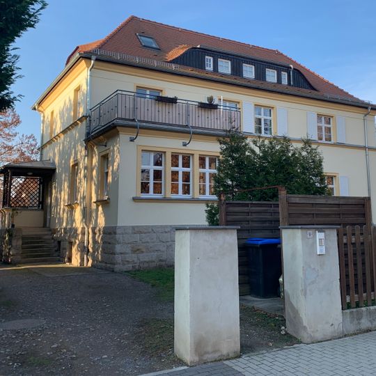 Wohnhaus in offener Bebauung Lindenstraße 9