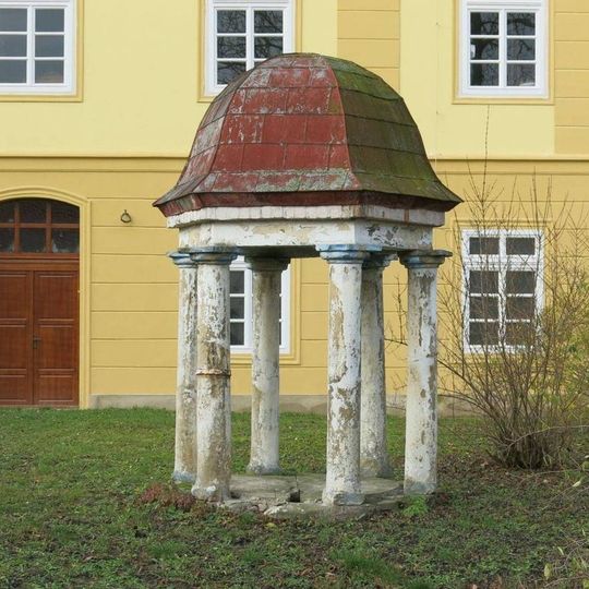 Gloriet u zámku ve Vrbičanech