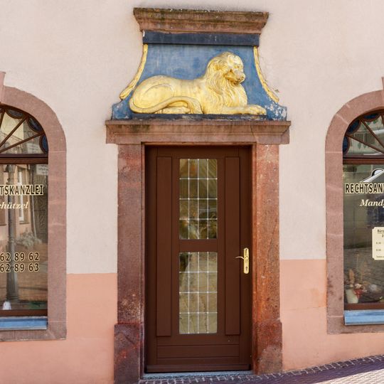 Wohnhaus, ehemalige Apotheke, in Ecklage Markt 20