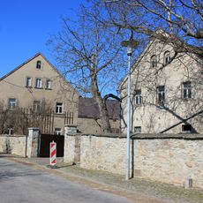 Scheune und Einfriedungsmauer eines Bauernhofes hinter Ziegeleistraße 7