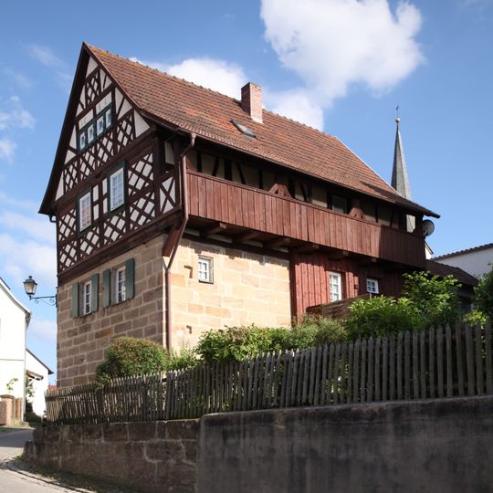 Zweigeschossiges Satteldachhaus