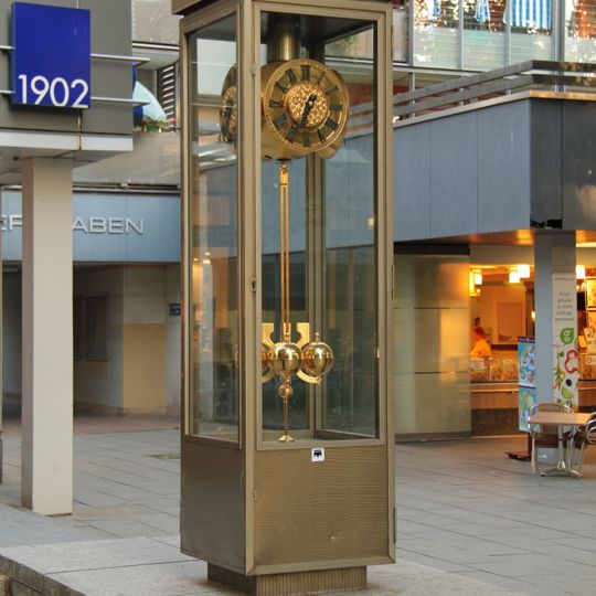 Schmuckuhr auf der Hauptstraße, Dresden