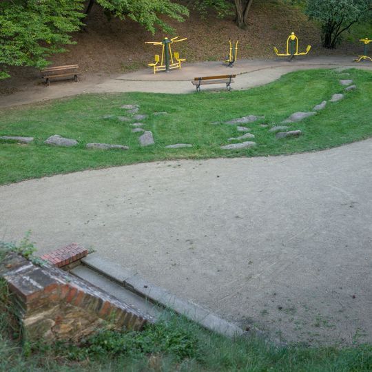 Kameny se stopami na Vyšehradě v Praze