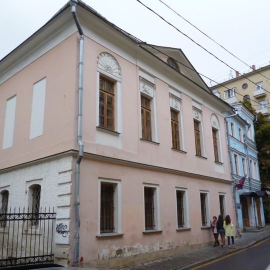 House with Chambers in the Small Palashevsky Lane