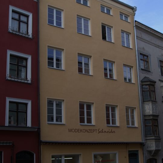 Wohn- und Geschäftshaus