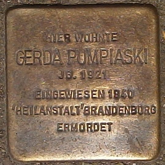 Stolperstein en memoria de Gerda Pumpiaski