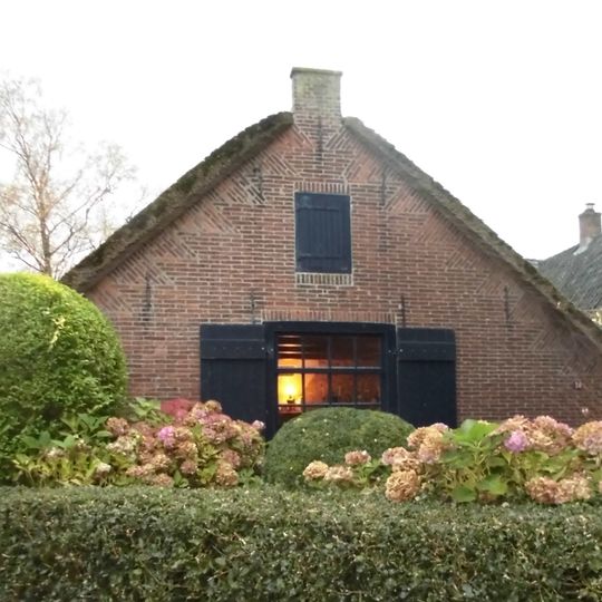 Boerderij met rieten dak gedekt, langhuis