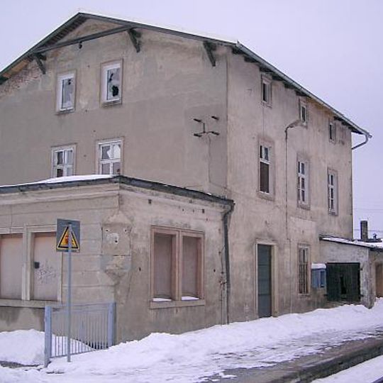 Empfangsgebäude und Nebengebäude des Bahnhofs Putzkau Am Viadukt 7