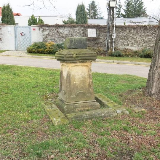 Kříž na západním okraji Zlončic